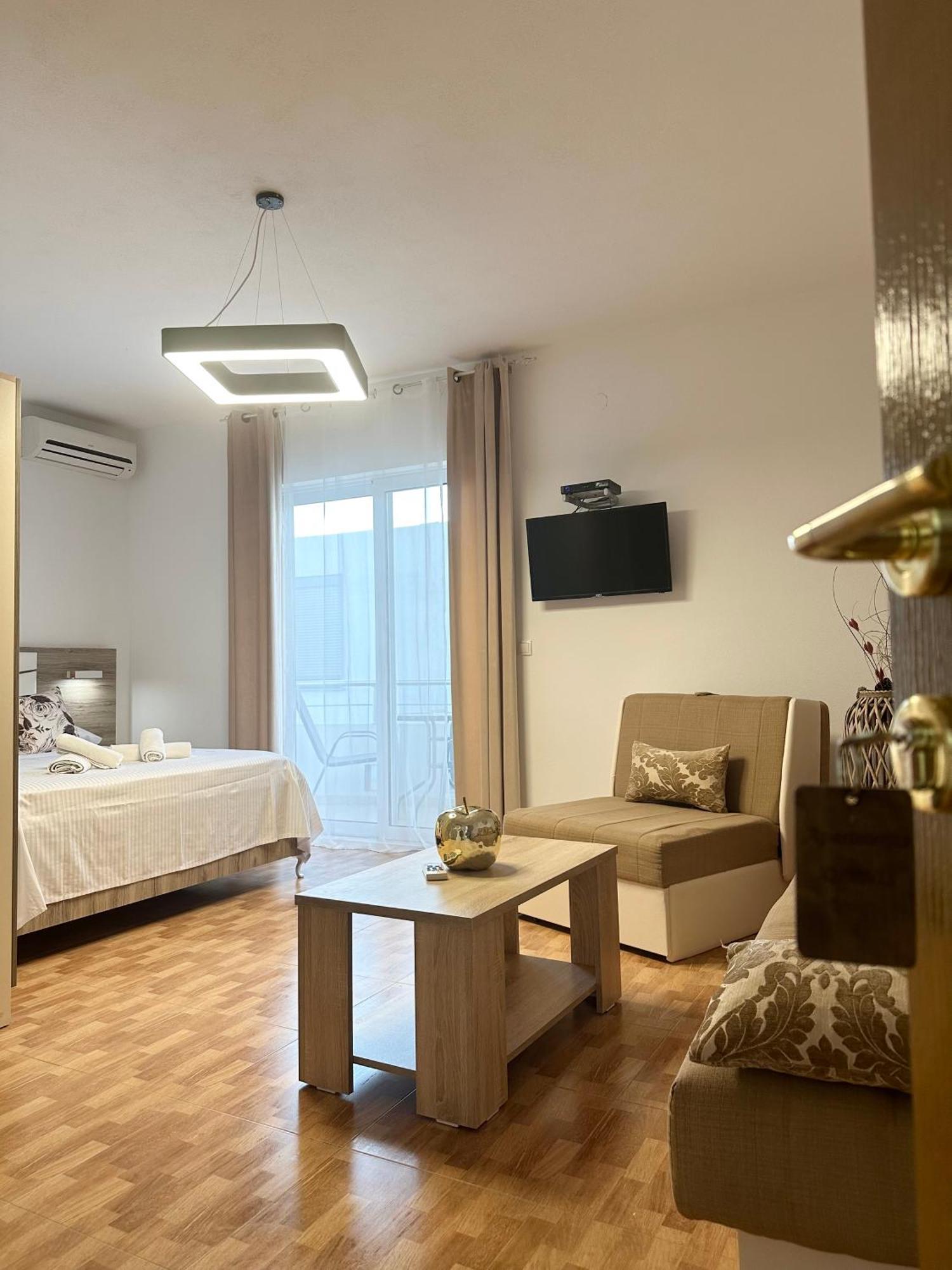 Apartmens Xhenis Lux أولتْسي المظهر الخارجي الصورة