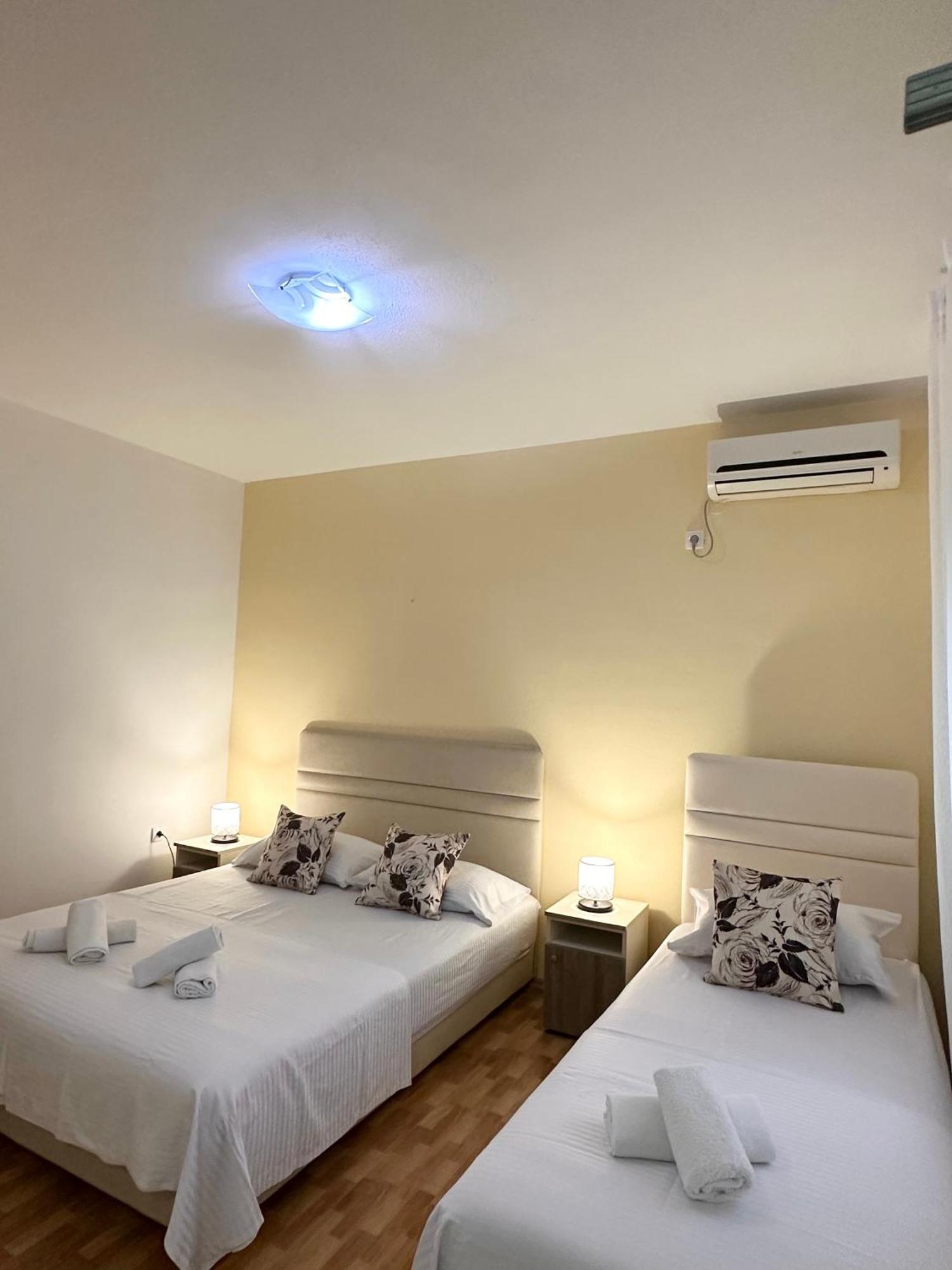 Apartmens Xhenis Lux أولتْسي المظهر الخارجي الصورة
